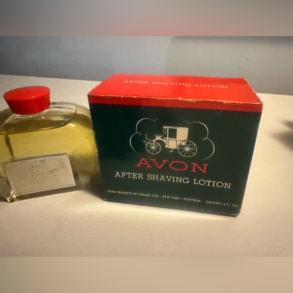 Vintage Avon men’s deodorant and aftershave and a bones box - Picture 4 of 4